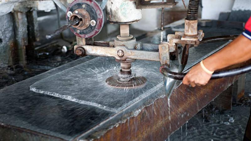 Como o Jateamento com Granalha de Aço Inox Melhora a Qualidade do Acabamento