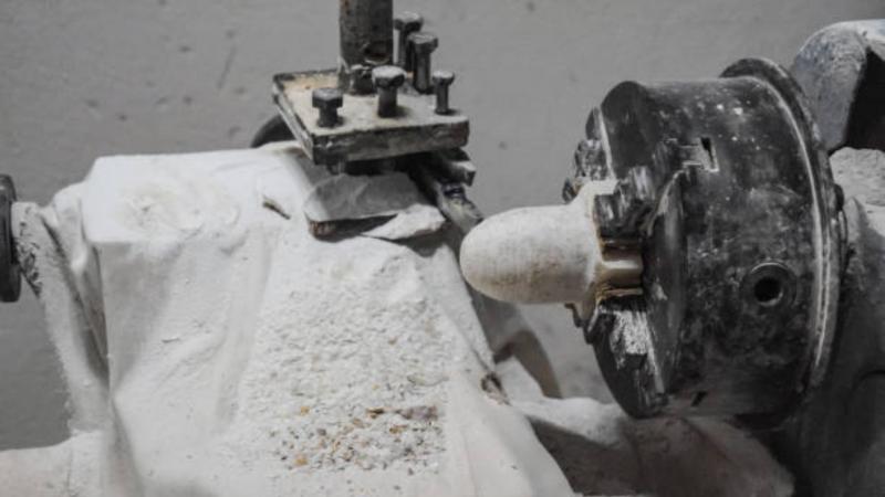 Transforme Superfícies com Jateamento Abrasivo: A Revolução na Limpeza e Acabamento